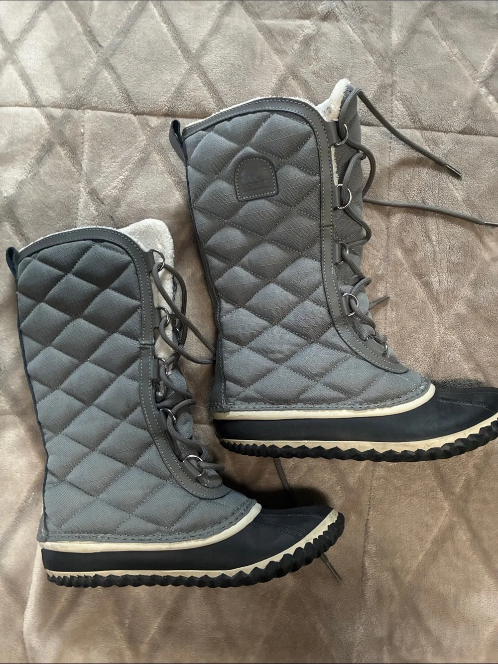 Sorel Out ‘n About Tall Quilted Gray Lace-Up Snow and Rain Boots Womens size 7.5